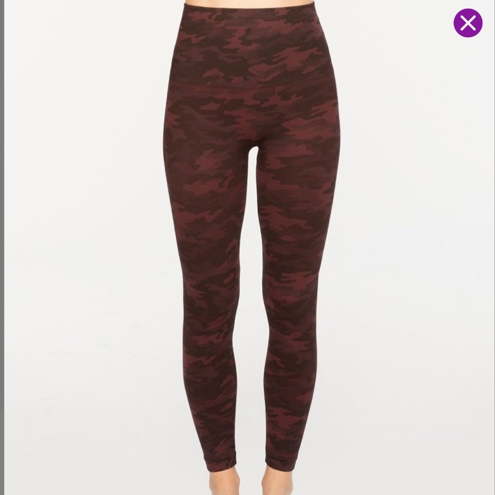 ✔️ SOLD! ✔️ Spanx Look At Me Now Seamless Leggings